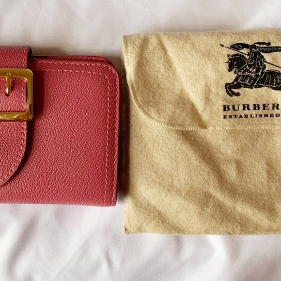 Wallet that is in salmon pink color - Picture 3 of 5